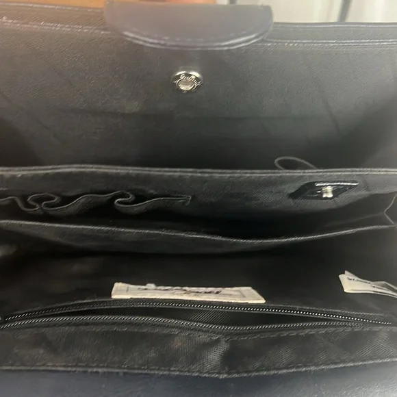 EUC VINTAGE NAVY LEATHER SHOULDER BAG WITH SHINY GOLD HARDWARE. Adjustable Strap - Picture 7 of 11